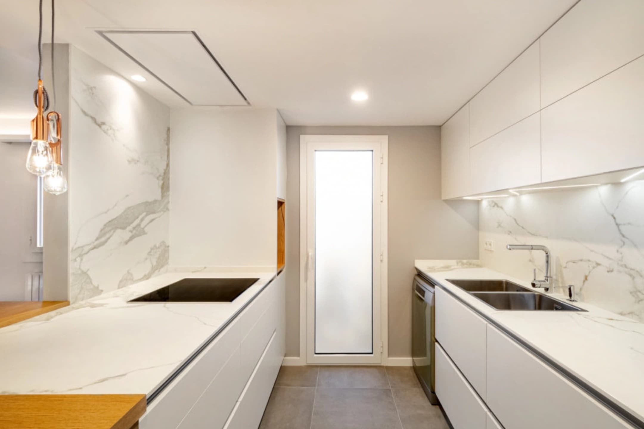 Cocina con encimera Neolith